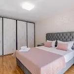 Cozy Premium - Coresi Mall شقة براشوف