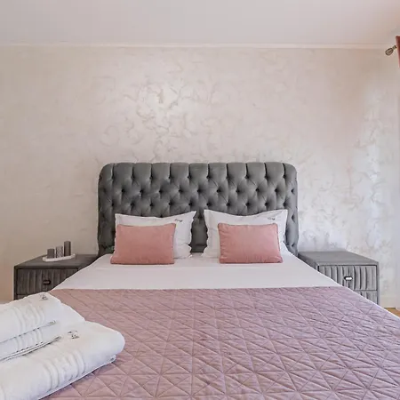 Cozy Premium - Coresi Mall Апартаменты *